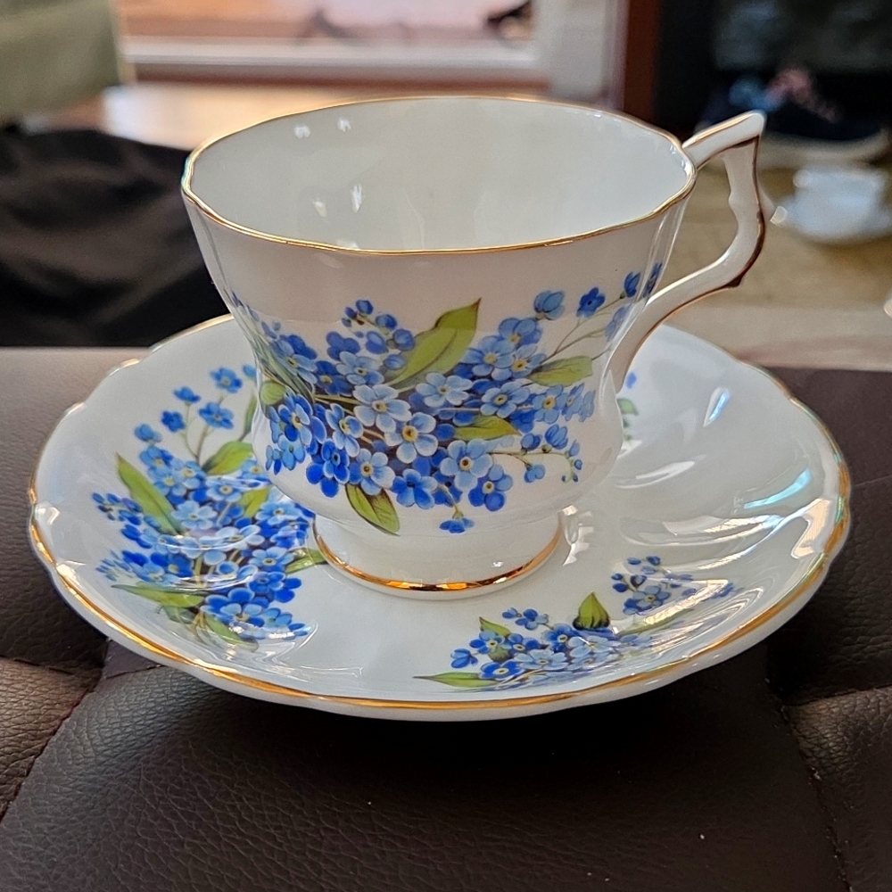 Royal Windsor, Fine Bone China, England - For get me not - Cup Set, Perfect, VTG